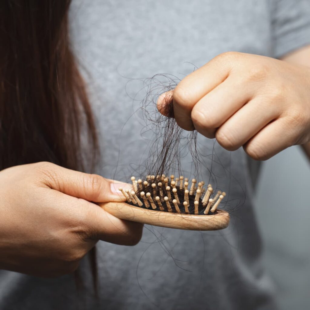 ¿Cómo Detener la Caída del Cabello? - Blog - Laura Casart