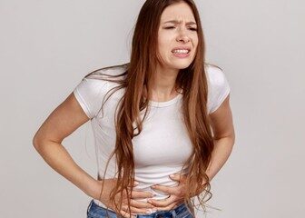 Causas emocionales de la gastritis explicadas con biodescodificación en Barcelona.